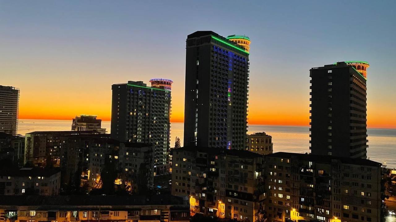 Pirosmani 18D, 14 Floor Apartment Batumi Bagian luar foto